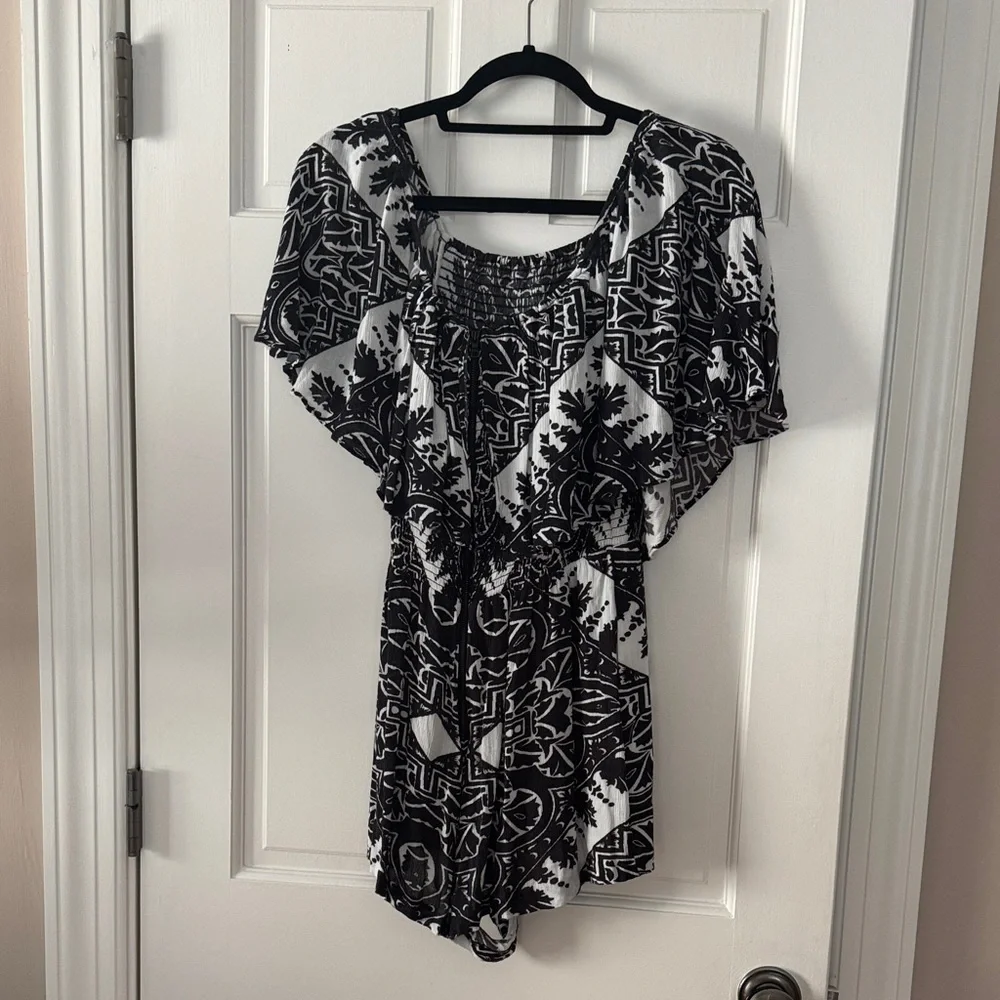 Alice + Olivia Monochrome Geometric Romper - Picture 4 of 4